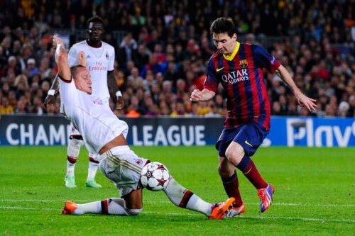 Messi îl depăşeşte pe Mexes înainte de ultimul gol // Foto: Guliver/GettyImages