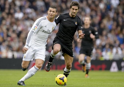 Ronaldo (stînga) evadează de lîngă Bergara, bascii sînt în mare pericol