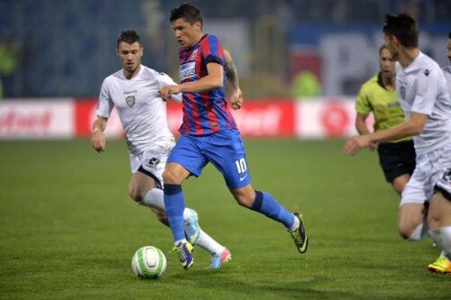 Tănase a cucerit cu Steaua trei trofee: titlul și Supercupa, în sezonul precedent, dar și Cupa României în vara lui 2011