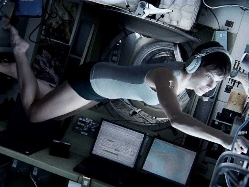 Secvență cu Bullock în filmul Gravity. Sursa foto: businessinsider.com