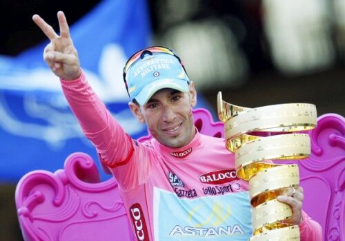 Vincenzo Nibali în tricoul roz, de campion în Turul Italiei 2013, foto: reuters