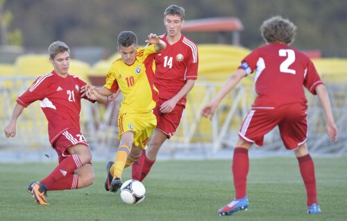 Ianis Hagi (în galben) se va bate pentru calificare cu cehii ori danezii // Foto: Raed Krishan