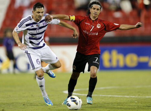 Mirel (stînga) a ajuns în al treilea sezon la Al-Ain, pentru care a dat 2 goluri în campionat
