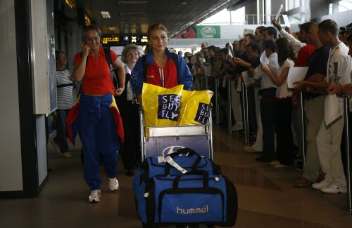 Adriana Nechita şi coechipierele ei au făcut naveta în ultimul timp, spre aeroport