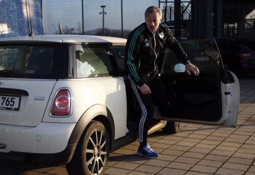 Cu Mini a venit Keller la Schalke în decembrie 2012, tot cu aceeaşi maşină va pleca în decembrie 2013 // Foto: Reuters