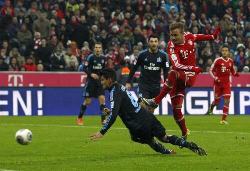 Gotze, în prim-plan, a contribuit cu un gol la al 41-lea meci fără eșec al bavarezilor în Bundesliga
Foto: Reuters