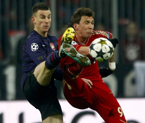 Fanii lui Bayern îl vor vedea pe Mandzukici contra lui Koscielny pe Emirates la prețuri nemțești // Foto: Reuters
