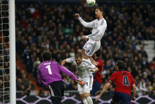 Cristiano Ronaldo și saltul peste Karim Benzema, foto: reuters
