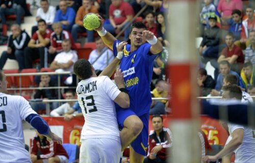 Alexandru Şimicu a fost cel mai bun jucător de pe teren, avînd un procentaj de reuşită de 89 la sută Foto: Cristi Preda