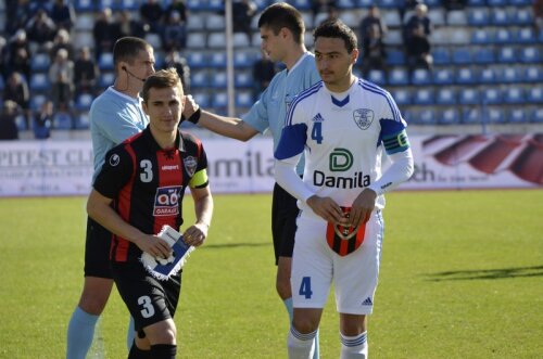 Vătăjelu (stînga) era căpitanul celor de la Metalul Reşiţa Foto: csmrmvl.ro