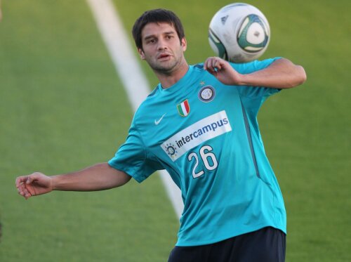 Chivu și-a fracturat degetul pe 2 august 2012, într-un meci cu Hajduk Split din Europa League