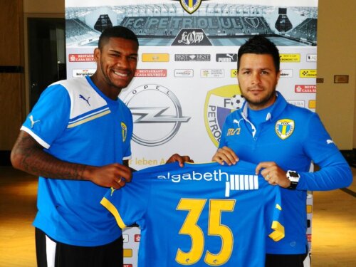 Gerson (stînga) va purta tricoul cu numărul 35. sursă foto: fcpetrolul.ro