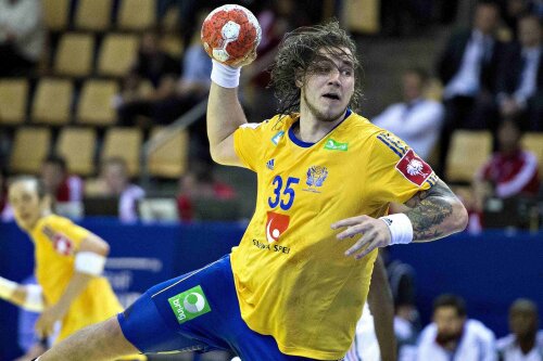 Suedia, prin Andreas Nilsson, în atac în meciul cu Franţa de la CE, unde au terminat pe locul 7