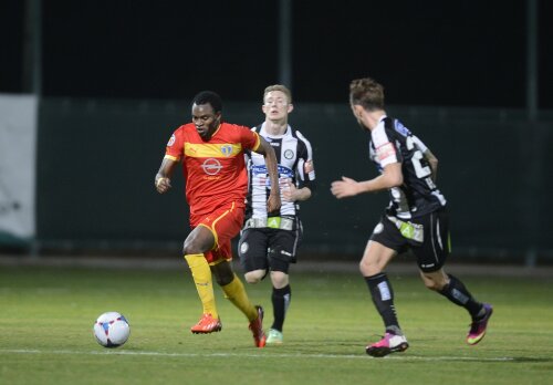 Jean Sony Alcenat în meciul cu Sturm Graz, 1-1

FOTO: fcpetrolul.ro