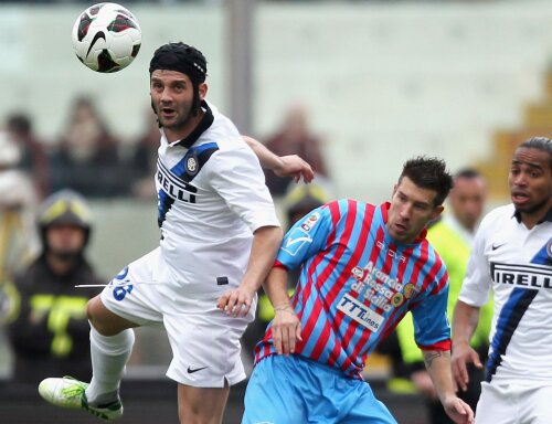 Chivu (stînga) n-a mai jucat de 9 luni, de la 1-3 cu Napoli pe 5 mai // Foto: Guliver/GettyImages