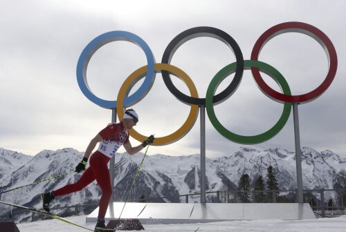 Dario Cologna se integrează perfect în peisajul de la Soci