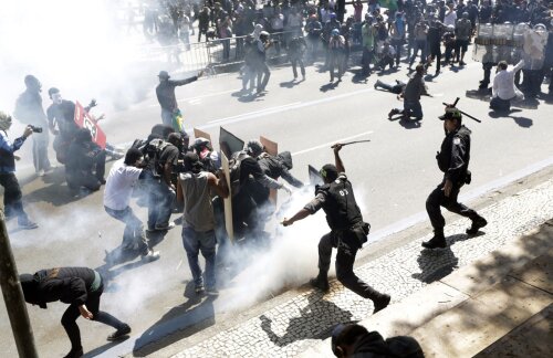 Pe 22 februarie, poliţiştii au curmat brutal protestul de la Sao Paulo: 220 de arestaţi, inclusiv 5 ziarişti // Foto: Reuters