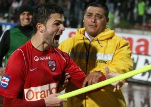 Bratu nu va avea atribuţiuni tehnice sau drept de semnătură, însă părerile sale fotbalistice vor fi luate în seamă