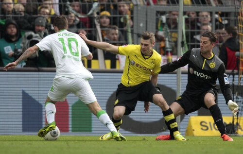 Kruse păcăleşte doi adversari cu o fentă şi face 0-2 // Foto: Reuters