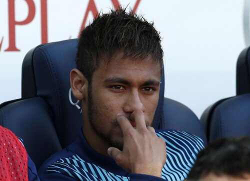 Neymar privește în gol de pe bancă. A fost duminică doar spectator la recitalul lui Messi