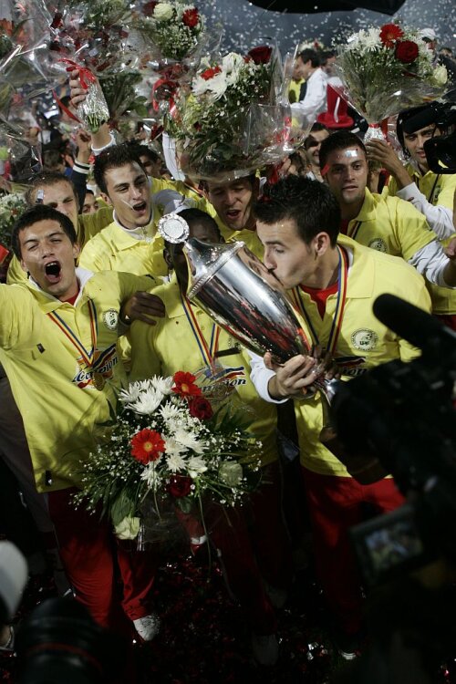 Trofeul pentru titlul cucerit în 2007,
ultimul pentru roș-albi, este de negăsit