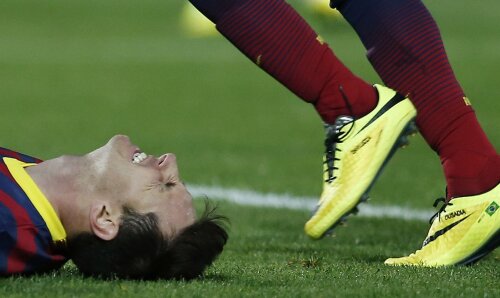 Messi e la pămînt. N-a putut să marcheze și Barca e în criză înaintea finalei Cupei cu Real // Foto: Reuters