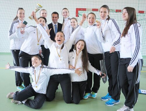 Poza de bucurie, de la final, a echipei din Vîlcea Foto: eMaramures.ro