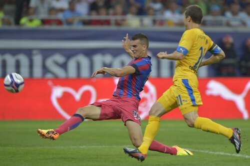 Pe 10 iulie 2013, Steaua și Petrolul au deschis sezonul cu Supercupa: 3-0 pentru bucureșteni