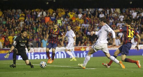 Bale e al șaptelea britanic care marchează într-un Clasico, reușind aseară al 20-lea gol pentru Real în acest sezon // Foto: Reuters
