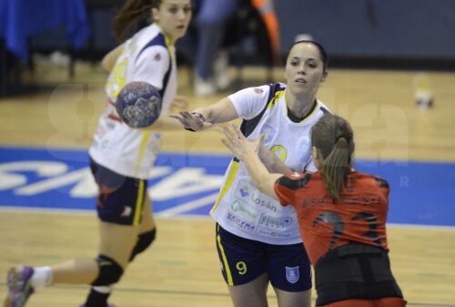 Aurelia Brădeanu a arătat aseară că vîrsta nu contează, întotdeauna, în sport // Foto: Alex Nicodim (Tîrgovişte)