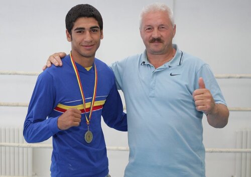 Arsen Mustafa împreună cu antrenorul său, Mihai Constantin Foto: Telegraf Constanţa