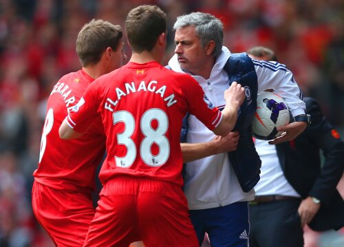 Mourinho știe să tragă și de timp. Jucătorilor lui Liverpool le-a ascuns mingea
