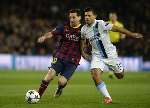 Messi, în duel cu posibilul viiitor coleg Kun Aguero, ar fi obținut un salariu mărit la 20-22 de milioane de euro anual // Foto: MediafaxFoto/AFP