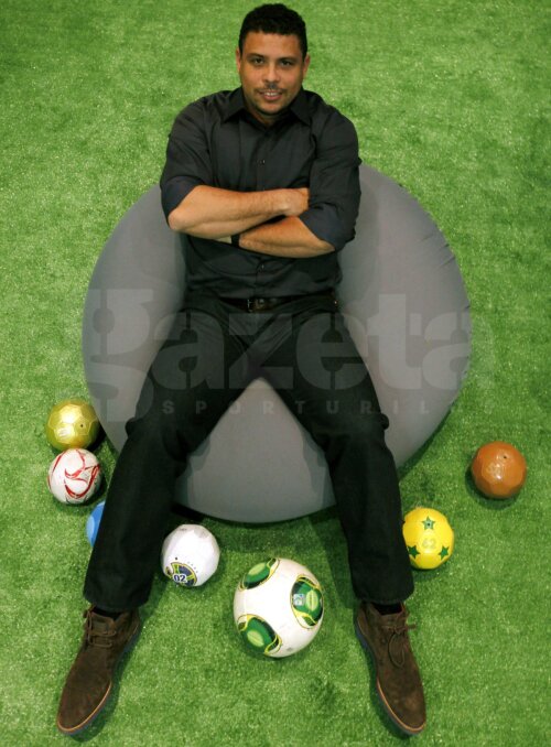 Ronaldo e înconjurat de tot mai multe critici, mingea fiind în terenul Comitetului de Organizare din care face parte // Foto: Reuters