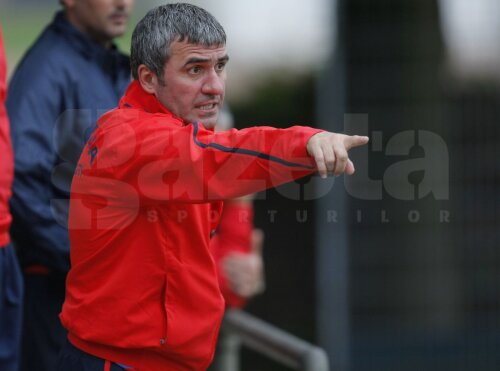 Hagi, 49 de ani, şi-a început cariera de antrenor în 2001, cînd a preluat naţionala României