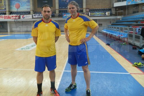 Christian Gaudin, alături de Rareş Fortuneanu, la primul antrenament la Oradea // Foto: Gabi Nuţiu