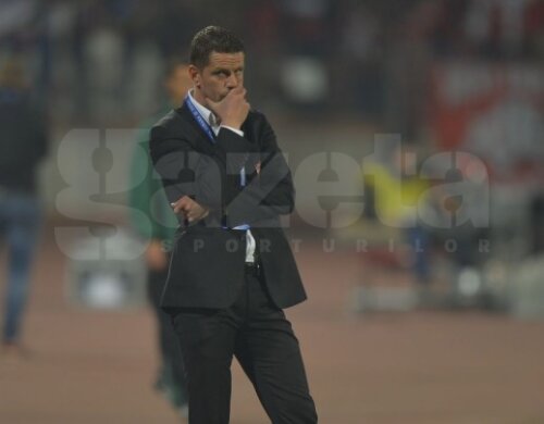 Stoican i-a urmat lui Gigi Mulțescu la Dinamo, preluînd echipa de pe locul 12 și ducînd-o pînă pe 4