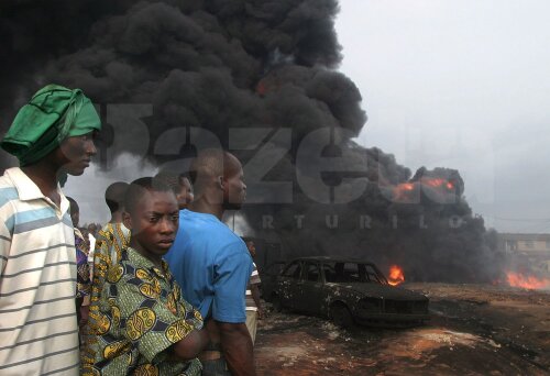 Foc, fum şi feţe speriate, Nigeria e terorizată
