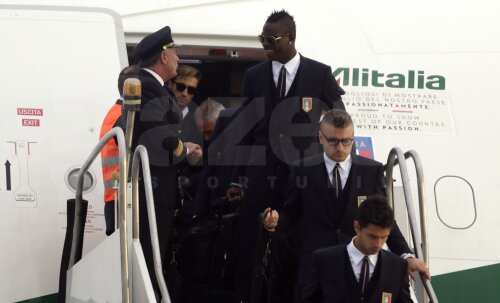 Mario Balotelli a fost ieri responsabil cu buna dispoziție în lunga cursă a italienilor pe ruta Roma - Rio