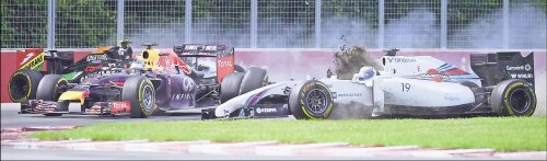 Momentul în care Felipe Massa îl acroșează pe Perez