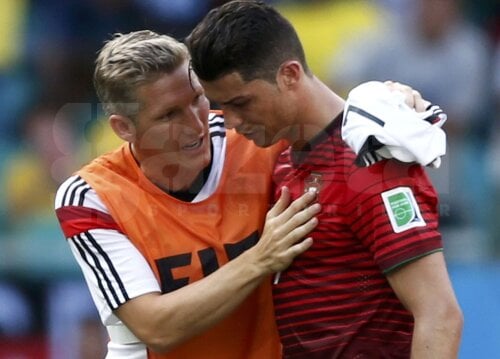 Ronaldo a ieșit supărat de pe teren și a fost consolat de Schweinsteiger