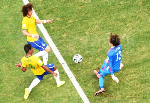 Mijlocașul Paulinho și fundașul David Luiz, foto: reuters
