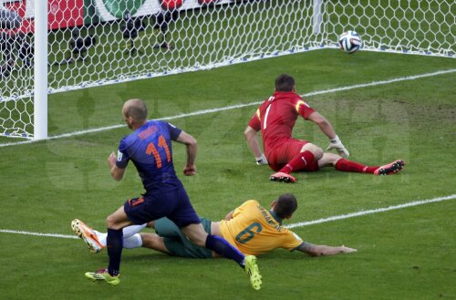 Robben a deschis drumul spre succes, cu al treilea gol la acest CM, egalîndu-i pe Muller și Van Persie // Foto: Reuters