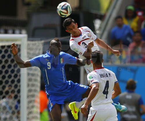 Gonzalez și Umana l-au scăpat rar din marcaj pe Balotelli, iar cînd a reușit, Mario n-a marcat // Foto: Reuters