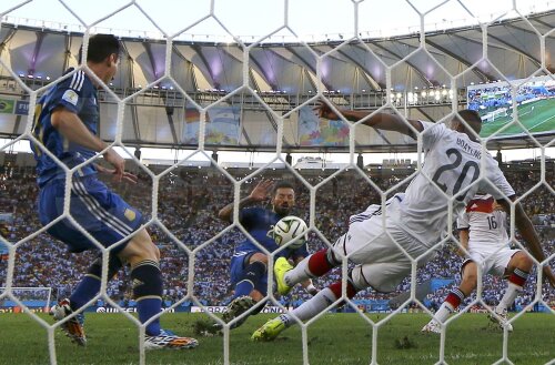 Boateng respinge atacul Argentinei pe Maracana // Foto: Reuters