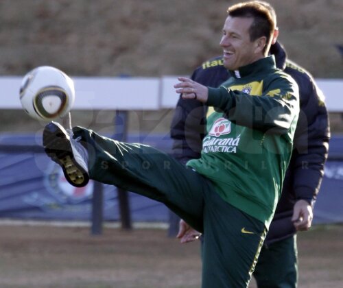 Dunga ar putea juca şi acum în locul lui Luiz Gustavo // Foto: Reuters