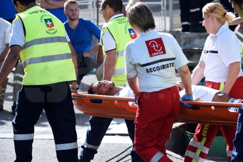 Bekir, scos pe targă ieri de pe teren
 // Foto: MediafaxFoto/AFP