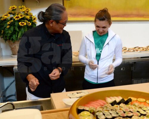 Simona Halep și bucătarul Masaharu Morimoto concentrați pe sushi Foto: Guliver/GettyImages