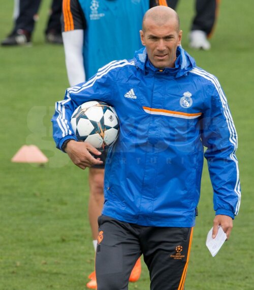 Zidane mai are multe de învățat, neavînd încă nici licență de antrenor pentru Segunda