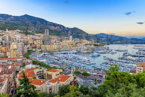 Monte Carlo are o populaţie permanentă de 15.000 de locuitori